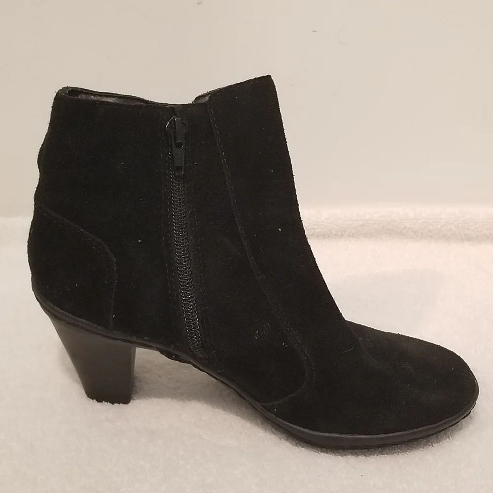 Thredup(PRICE IS FIRM!)Strictly Comfort Heeled Booties - Picture 1 of 10